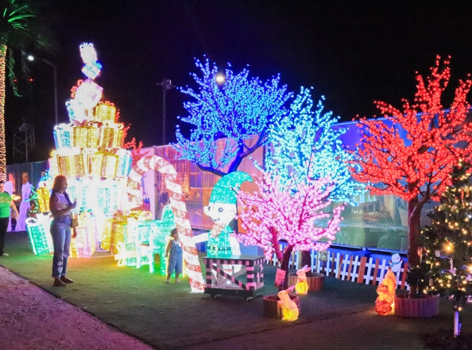 Diabierna a inaugura luznan di Fantasia di Pasco di WEB Aruba NV