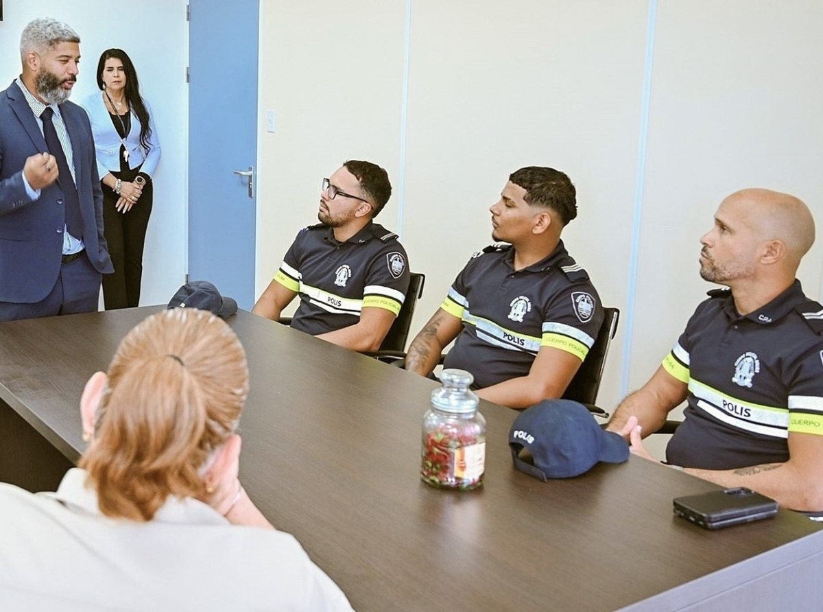 Cuerpo a honra 3 Polis pa nan actuacion desplega