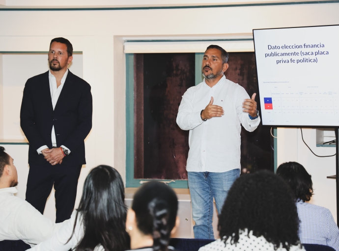 Reforma Democratico ta clave pa fortalece transparencia, autonomia y un sistema di gobernacion moderno