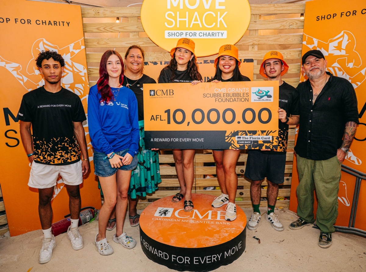 Caribbean Mercantile Bank N.V. ta yuda ScubbleBubbles Foundation cu donacion di 10 mil Florin