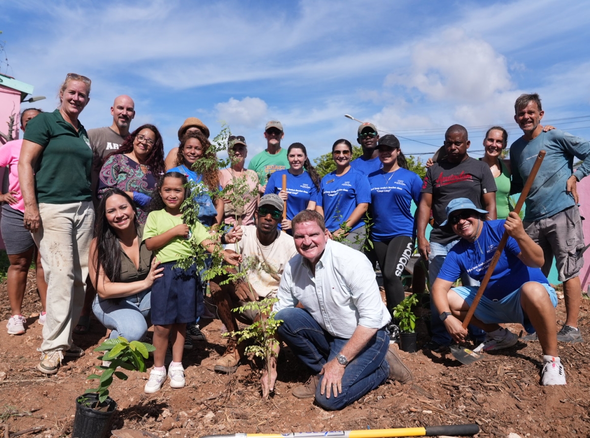 Jacintha Kleuterschool Dakota a haya su hardin pa siña mucha planta mata