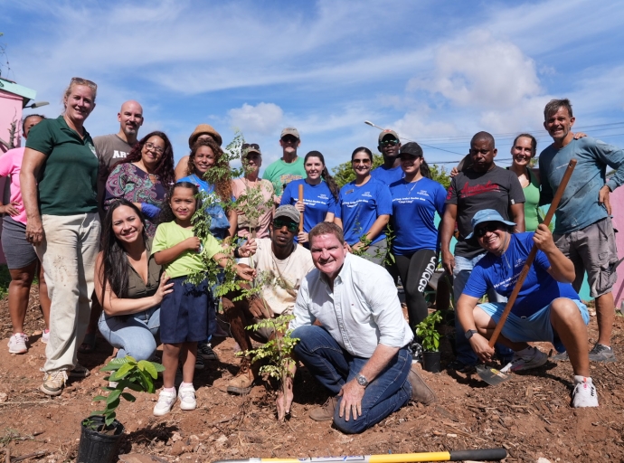 Jacintha Kleuterschool Dakota a haya su hardin pa siña mucha planta mata