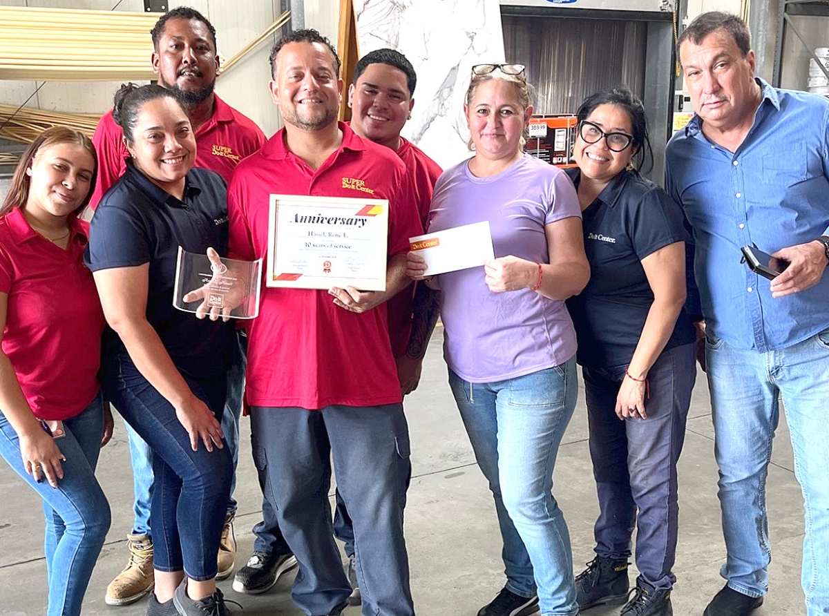 Hubilario Rene a wordo honra na Super Do It Center