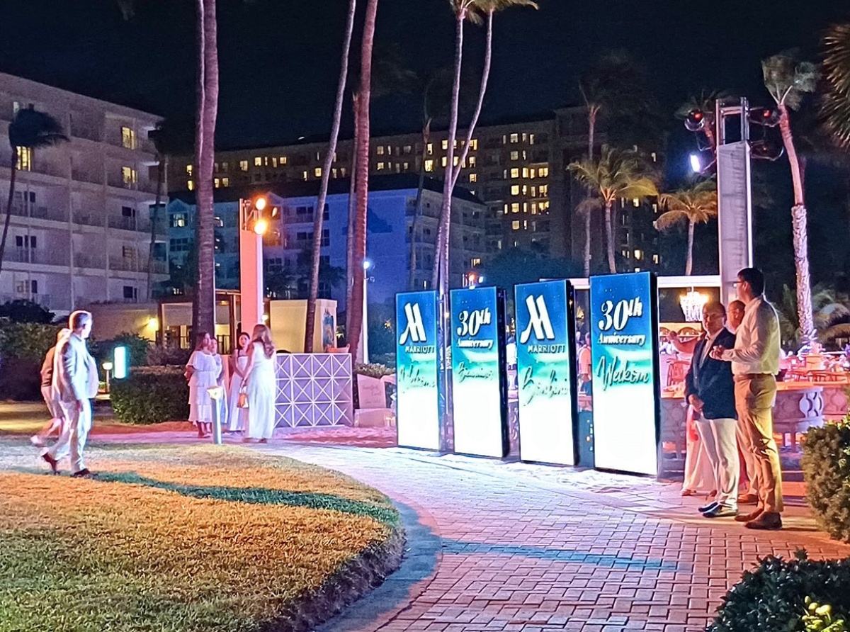 Fiesta fantastico di Marriott Aruba Resort pa nan 30 aniversario