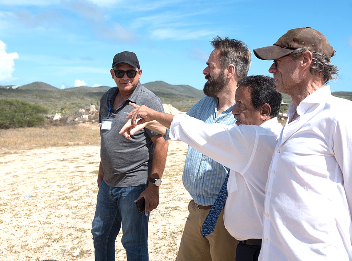 Ministro a bay check varios tereno pa construi viviendanan na forma inovativo