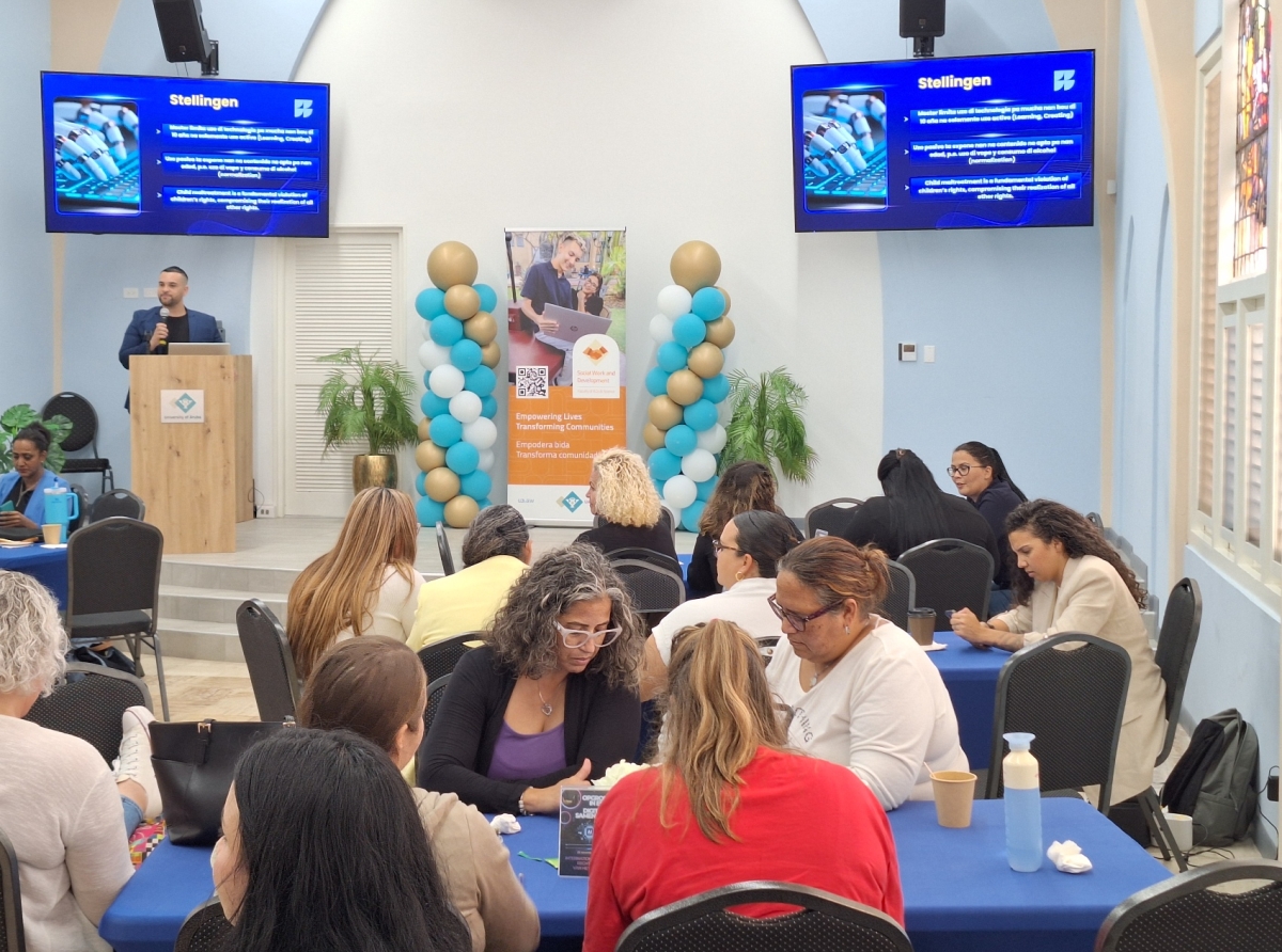 Exitoso evento tocante lantamento di muchanan den un mundo digital