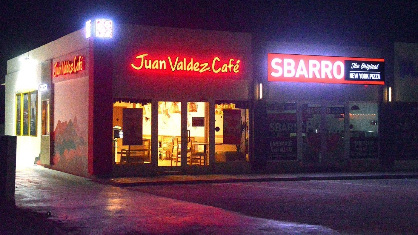 Koki atrobe activo y a drenta horta den Sbarro y Juan Valdez Café na Shiribana