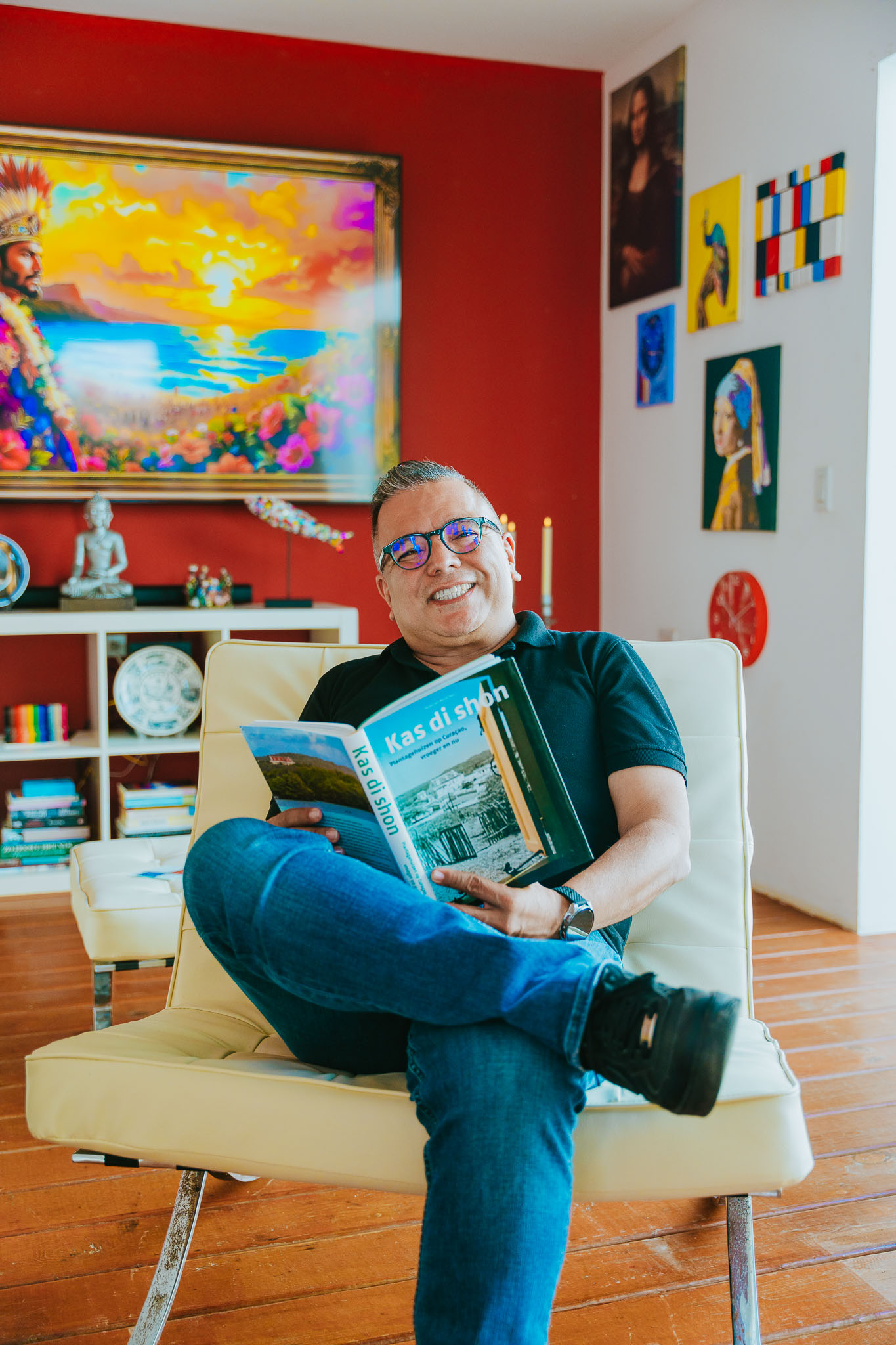 Eugene Dubero ta empleado superior di Aruba Bank