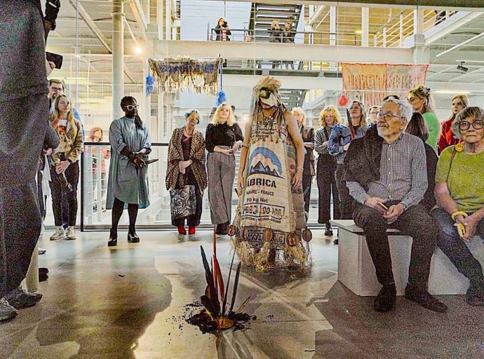 Artistanan Alydia Wever y Ryan Oduber a presenta obra ‘Biento di Seit’ te na Polonia