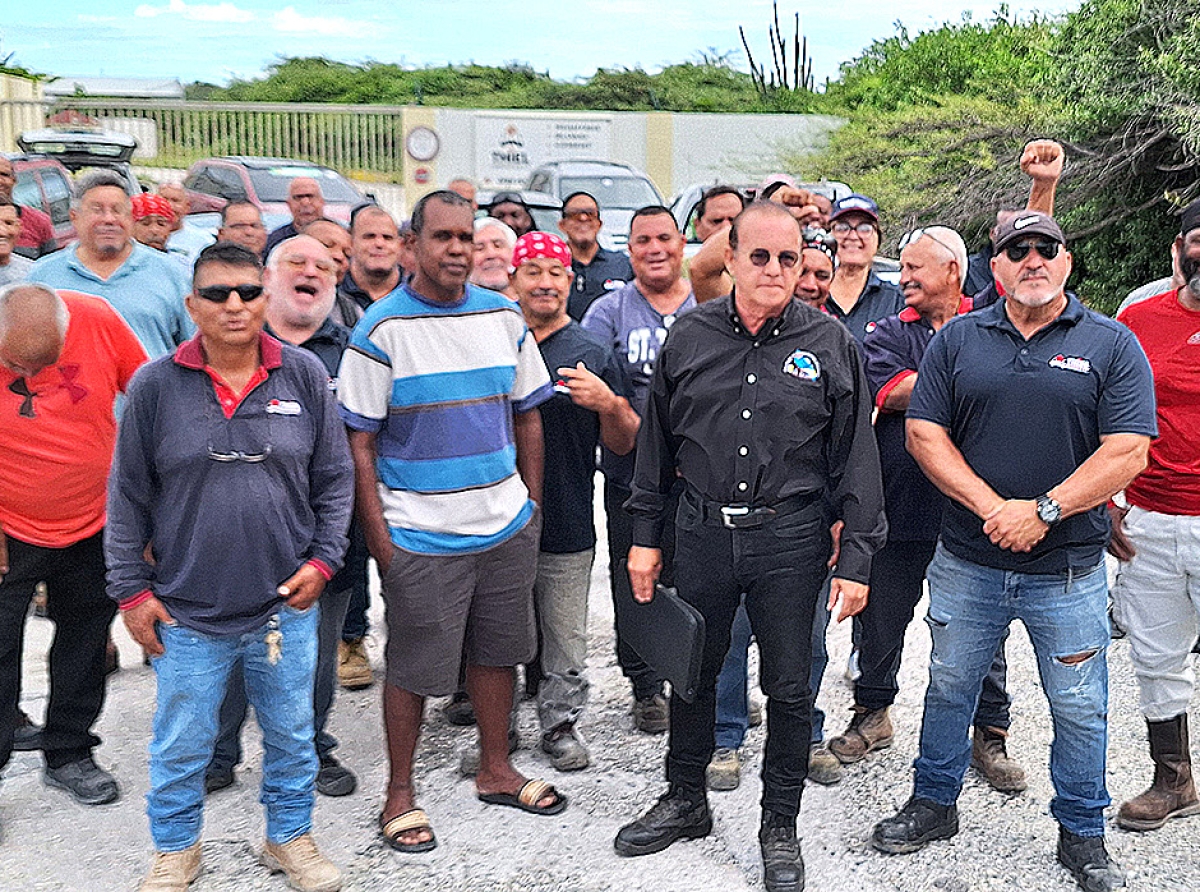 Siman a cuminza cu accion di protesta di trahadornan di Thiel Corporation y Thiel Resources