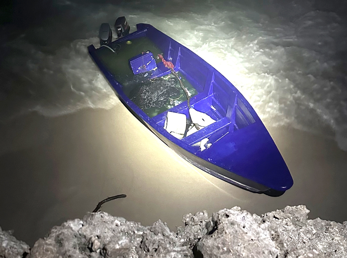 Cantidad grandi di droga di dropping na costa a wordo confisca