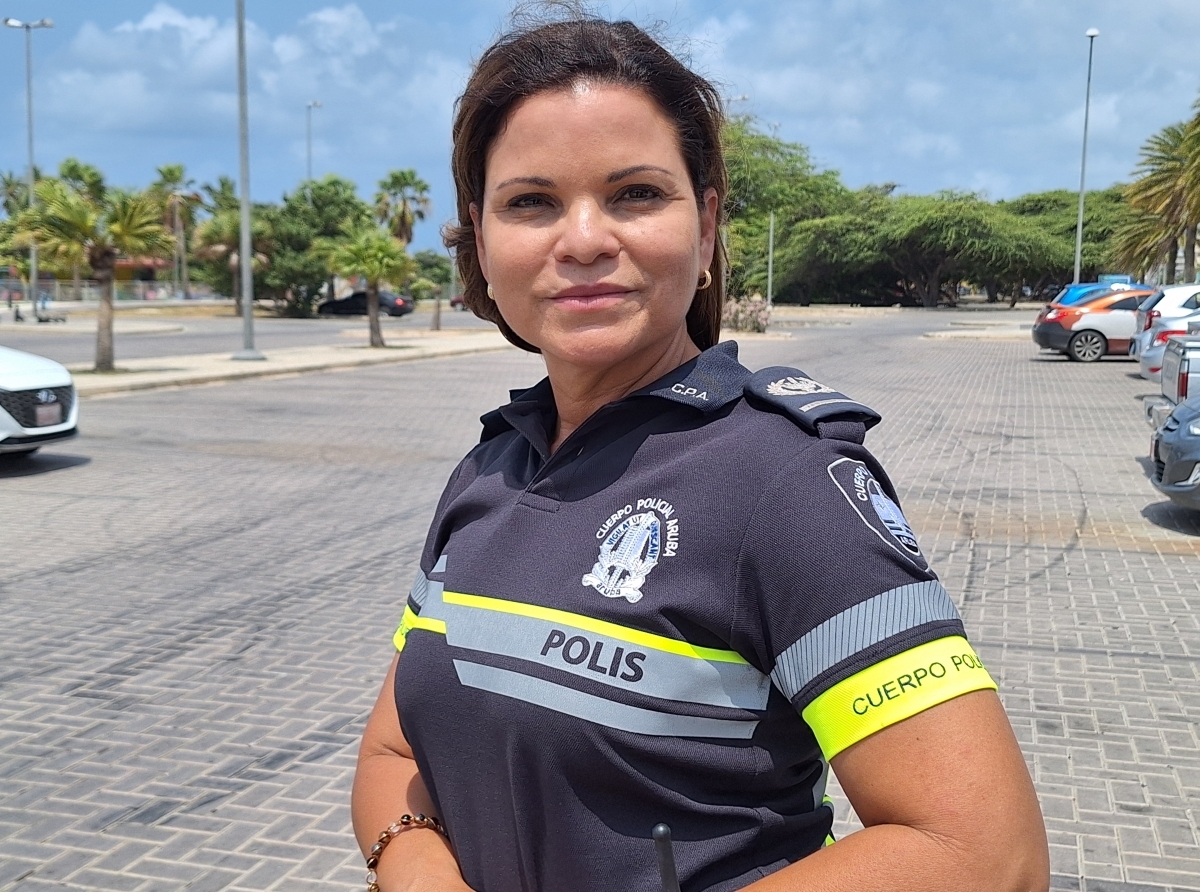 Cuerpo Policial ta cla pa e prome parada di carnaval