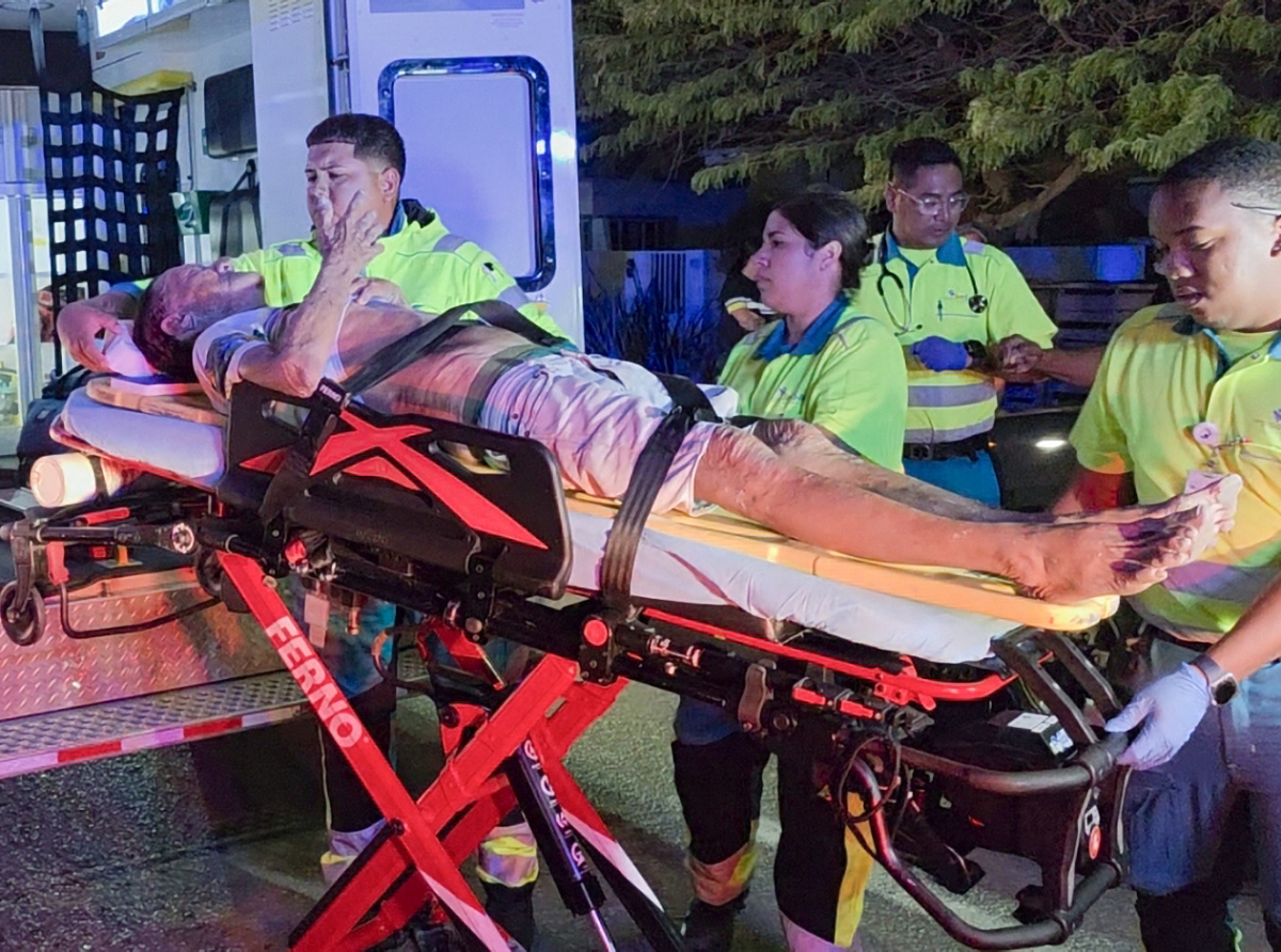 Den mesun siman auto a dal otro peaton adulto mayor