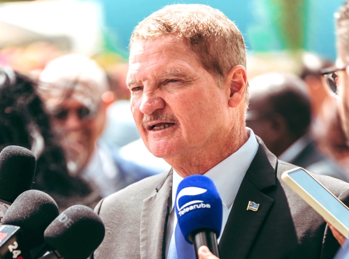 Situacion den Caribe ta hopi tenso y pesey Prome Ministro a cancela bishita pa Hulanda