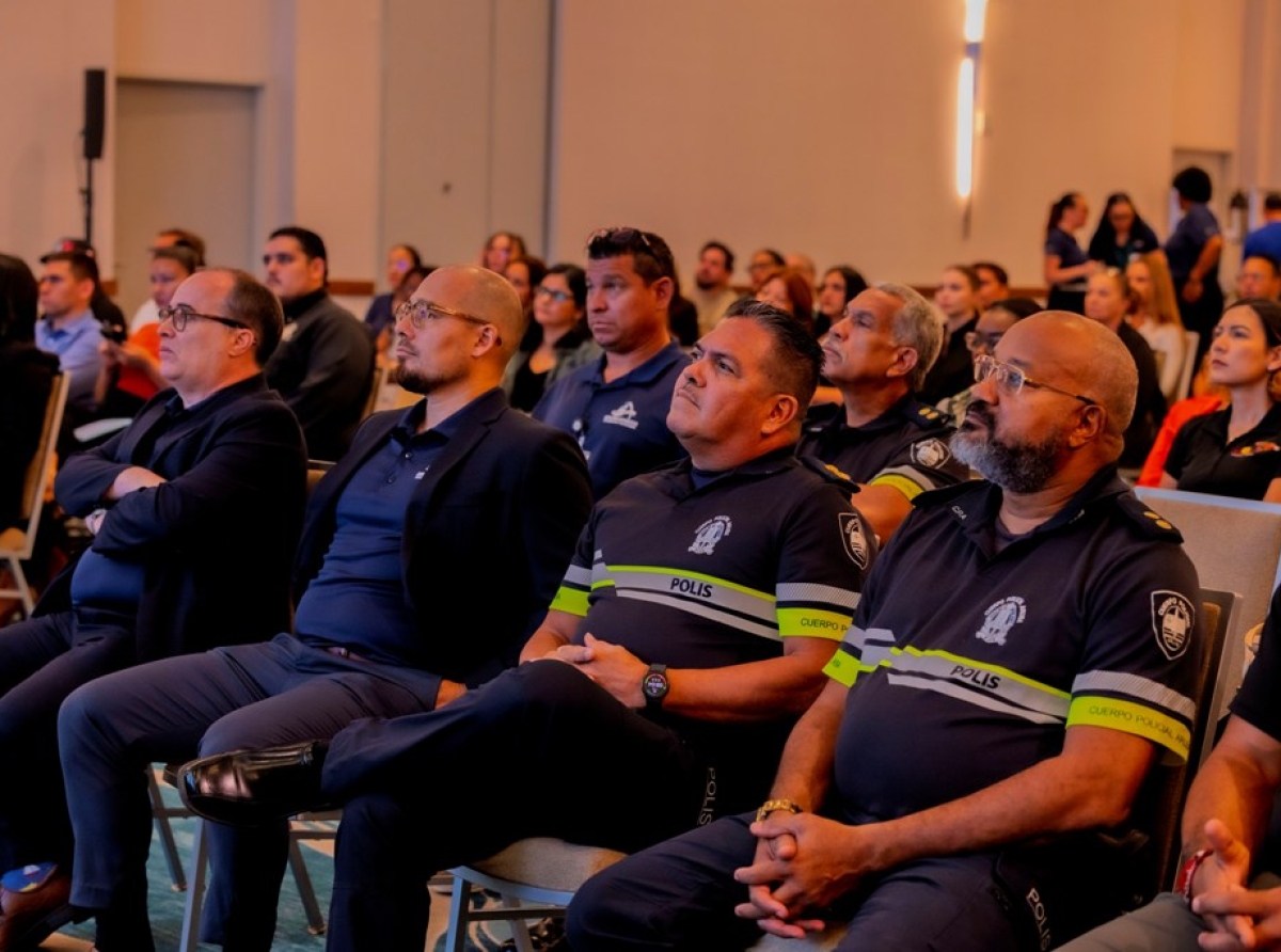 APA a topa cu tur partner envolvi den e industria di crucero