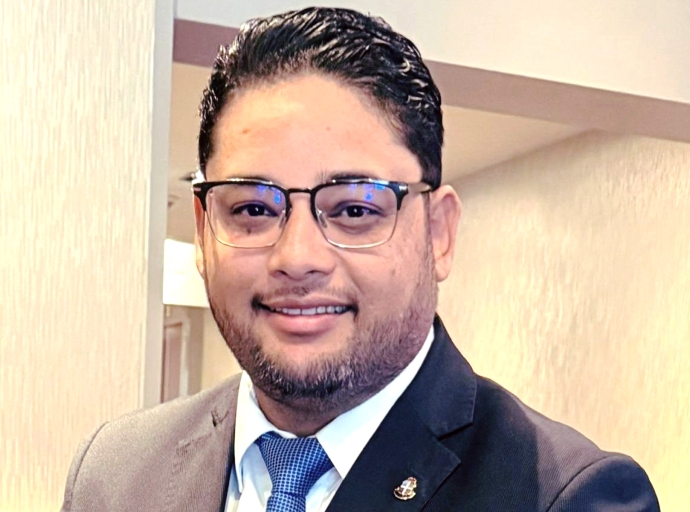 A pidi minister encarga cu energia pa un vragenuur pa claridad riba Eagle LNG