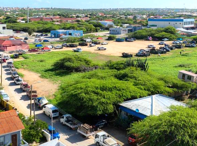 Mas di 455 vehiculo a bay benta sushi afo na Baki den Bario na San Nicolas