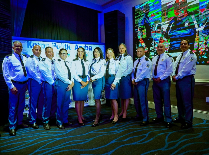 Cuerpo Policial a festeha hubileo y entrega di 93 decreto gubernamental