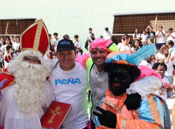 Fundacion PANA ta celebra ‘Sinterklaas Riba Caya’ cu donacion di 500 regalo na mucha rond Aruba
