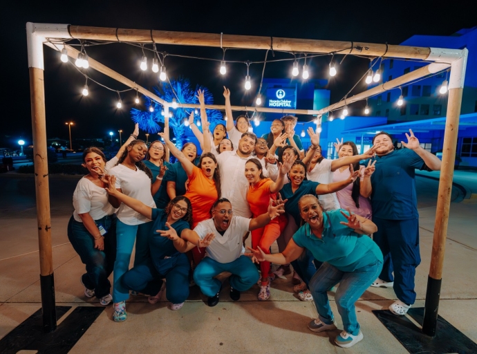 HOH a lansa jingle di fin di aña hunto cu Jeon y Coro Tutti Frutti