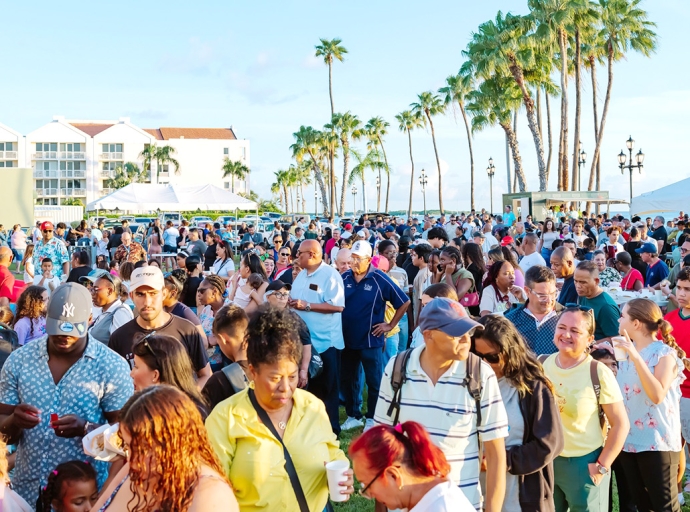 Cuminzando na 2026 tur empleado di Renaissance Wind Creek Aruba lo bay traha 5 dia pa siman