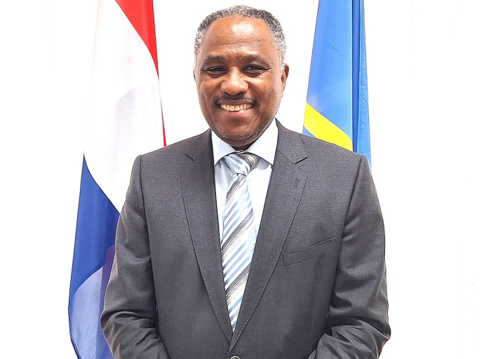 Minister Dowers ta satisfecho con e proceso di regularizacion di imigrantenan ta bayendo