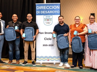 Comite Olimpico Arubano ta gradici stagiaire Joey Francisco pa su trabao y dedicacion