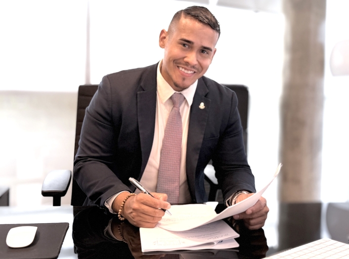 Minister Wendrick Cicilia satisfecho cu aumento di salario minimo pa ora