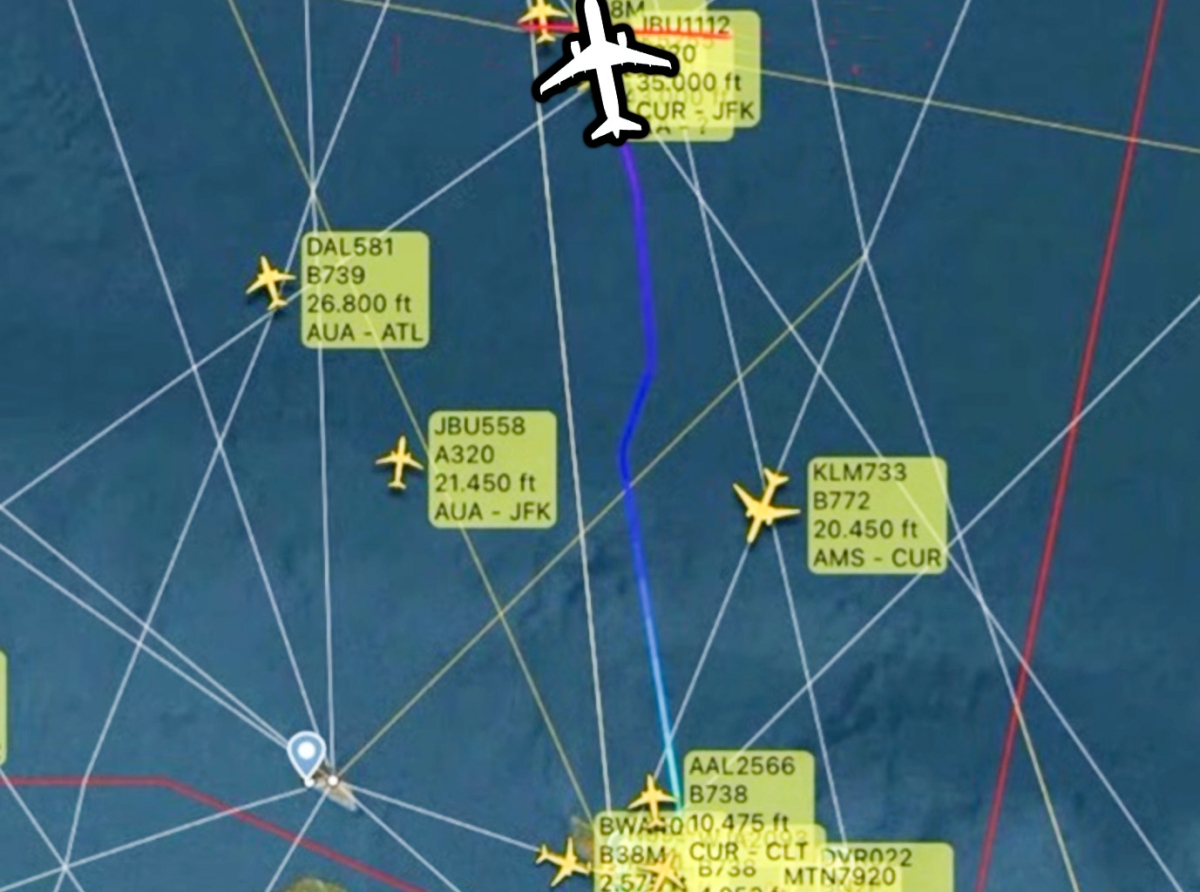 Avion priva por poco a dal den avion militar panort di Aruba