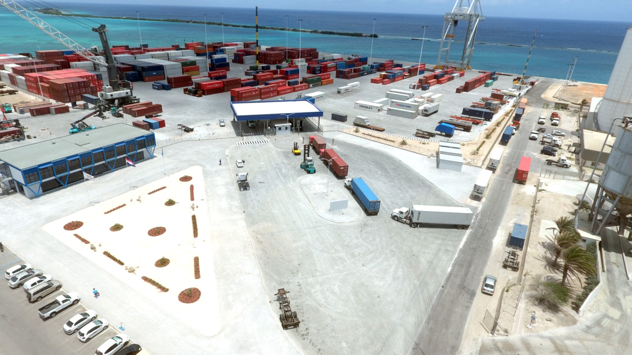 Comerciante local asombra cu tin di paga suma astronomico pa container a keda riba waf