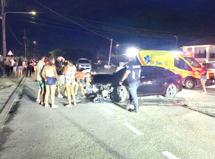 Polis a bay atende Accident un biaha mas na cruzada di Koyari