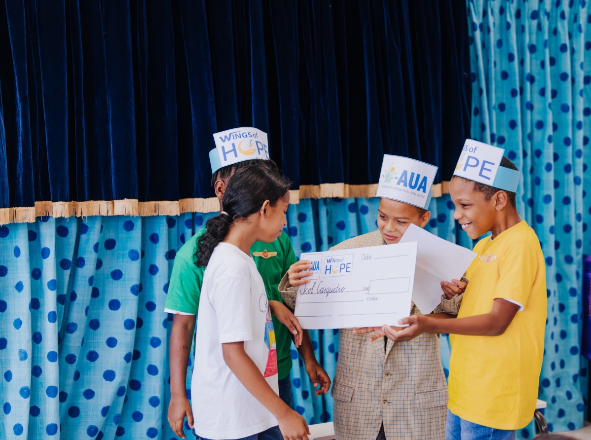 Wings of Hope di AAA inspirando speransa na Scol Caiquetio