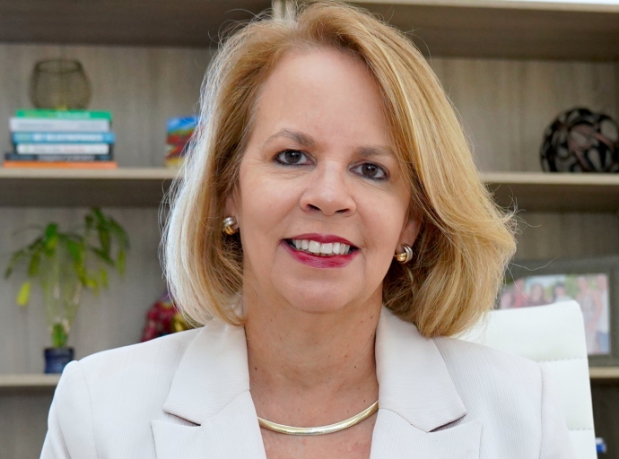 Parlamentario Evelyn Wever-Croes a entrega keho contra menasa di morto ricibi