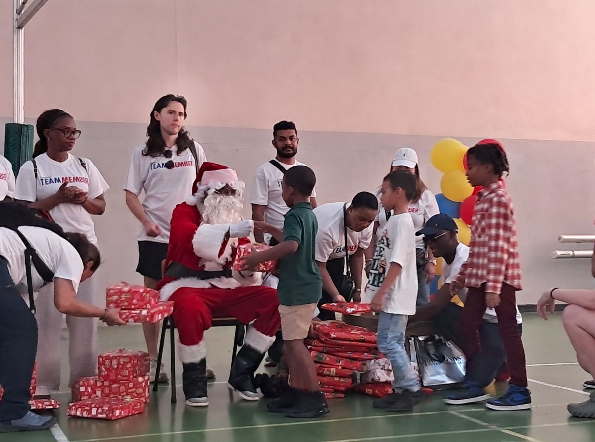 Muchanan di St. Paulus Scol a pasa un dushi mainta y a haya regalonan di Pasco