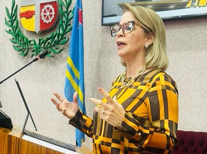  Danki na maneho di Gobierno anterior awe tin placa pa duna bek na esnan cu mas tin mester