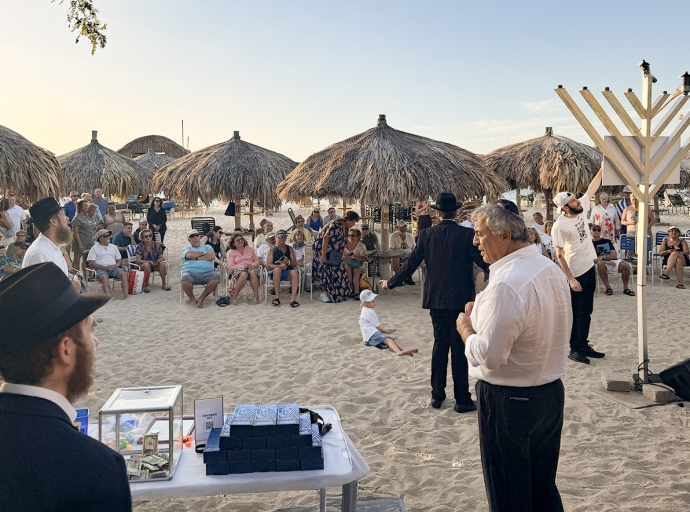 Diadomingo tin Concierto di Hannukah cu un bunita mensahe di union y luz pa Aruba