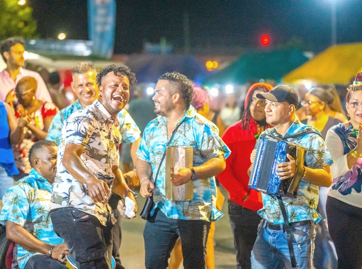 Diasabra anochi tin Feria di Pasco na Promenade na San Nicolas