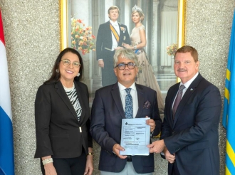 Ayudo pa tur mucha cu limitacion special na caminda