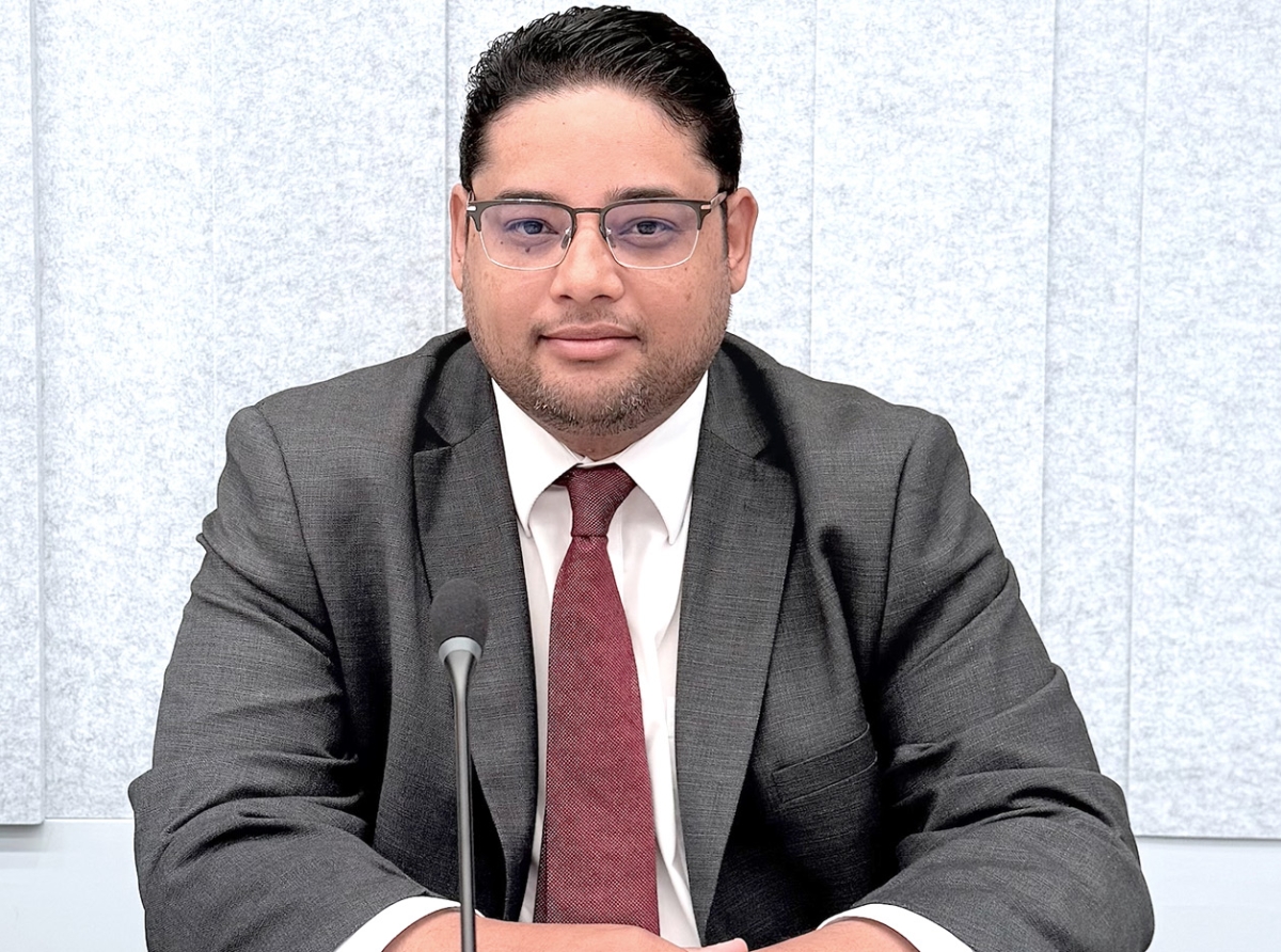 Parlamentario John Hart djis kier sa kende a beneficia di e deal di Eagle LNG