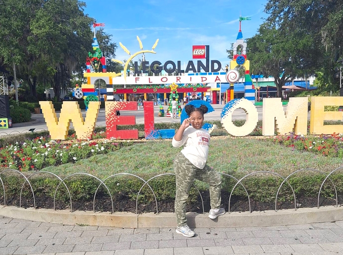 Tin indicacion cu Legoland ta birando e lugar unda hopi mucha kier bay