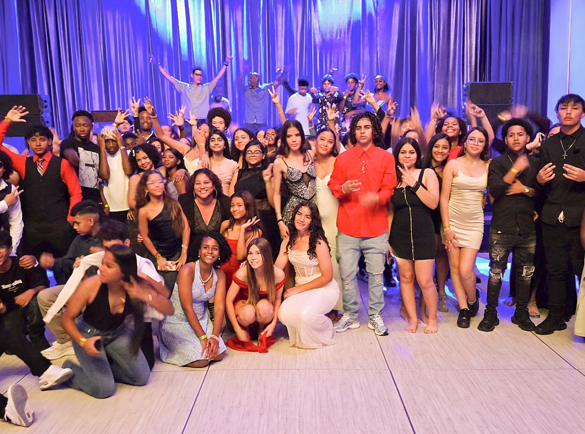 Alumnonan di Maria College MAVO na forma alegre a tene cena di Pasco