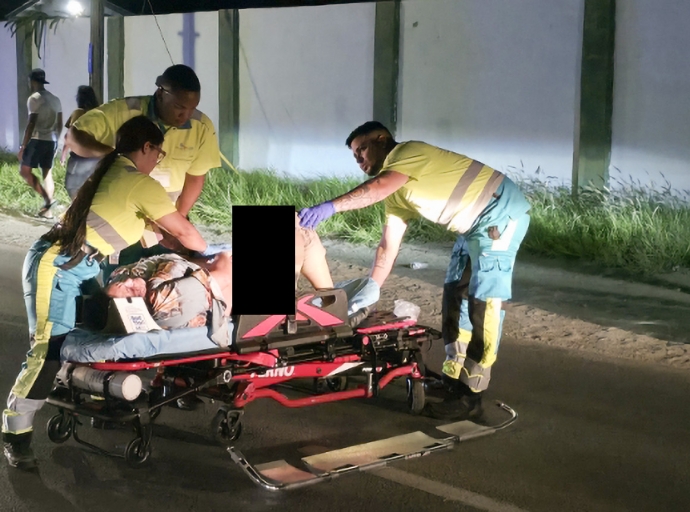 Auto a dal muhe burachi canando mey-mey di caminda na Solito