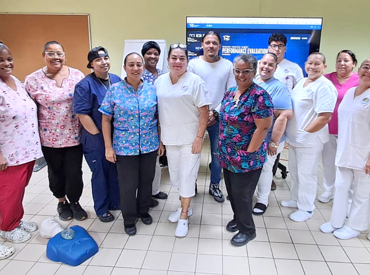 Grupo di 170 empleado di SABA a ricibi certificacion den Prome Auxilio