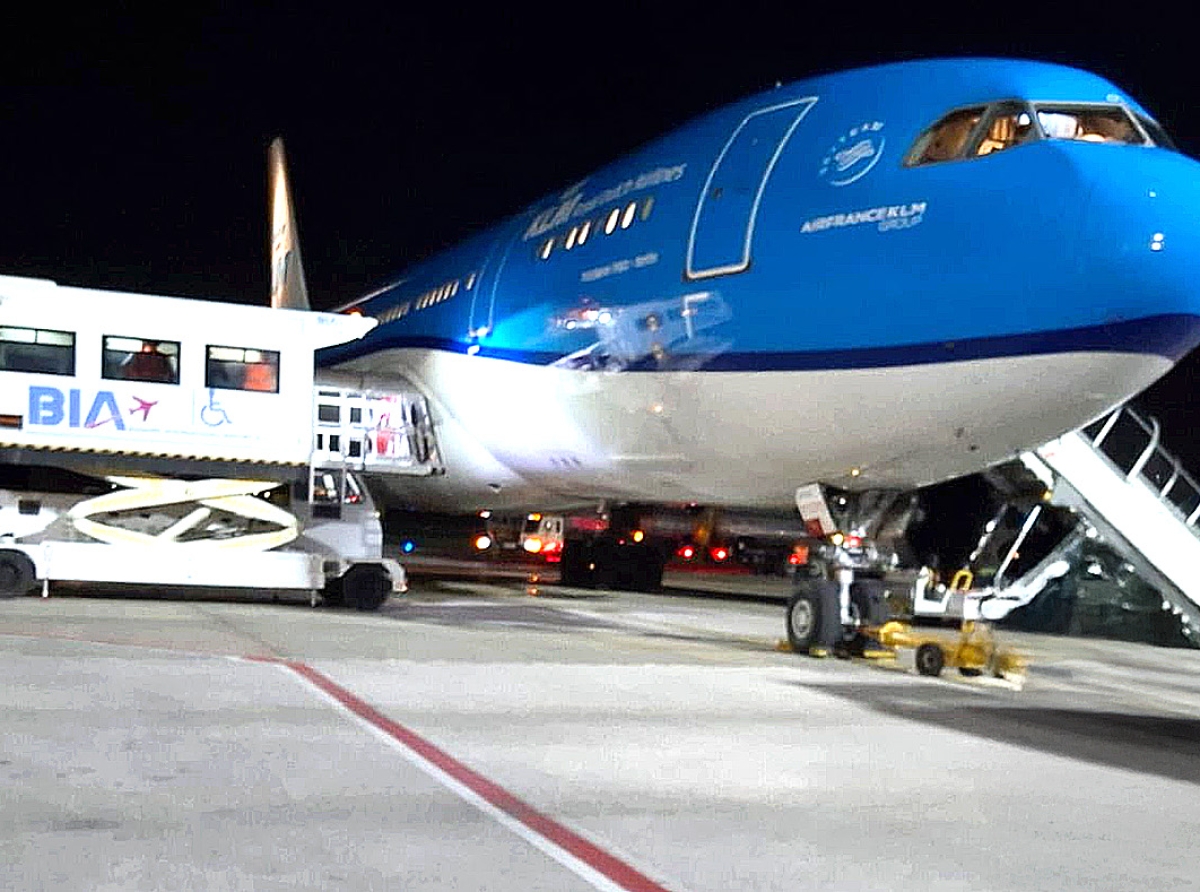    Problema cu tren di aterizahe a escala den cancelamento di vuelo di bispo di Pasco