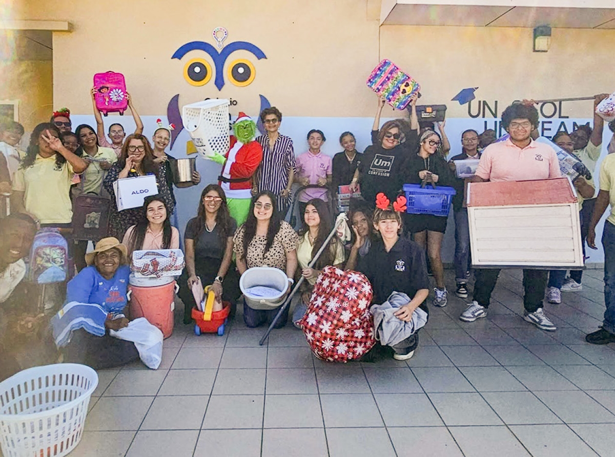 Loke studiantenan di Colegio San Augustin a uza pa bay scol sin tas