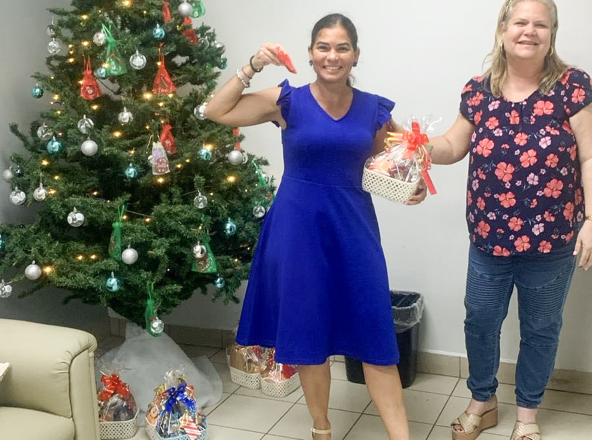 Di e forma aki Abraham de Veerschool a honra nan docentenan