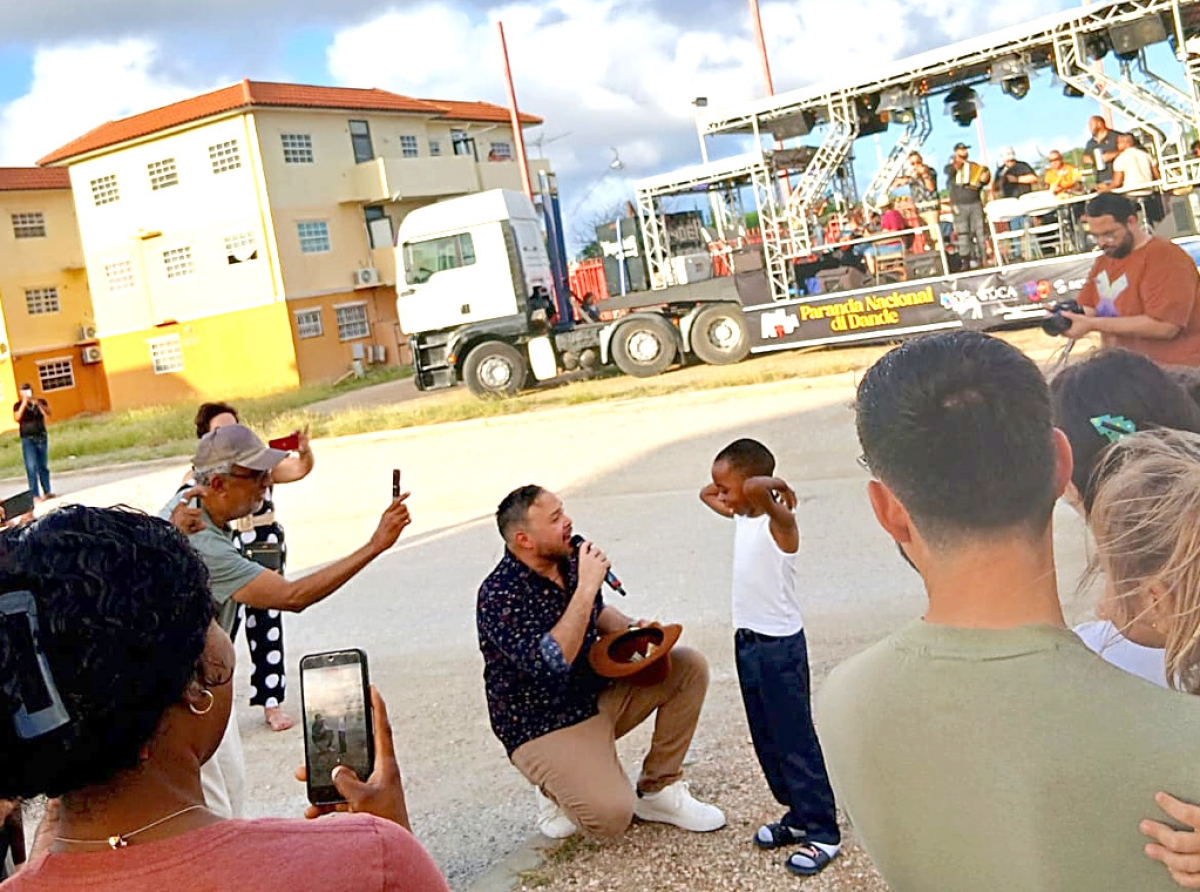 Hopi gozo cu Paranda Nacional di Dande pasando rond Aruba