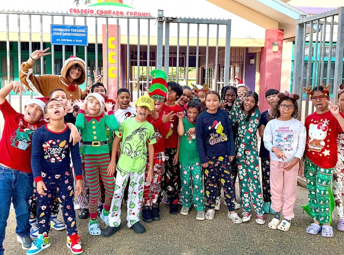 Den pidjama e alumnonan di Colegio Conrado Coronel a bisa ayo na 2025