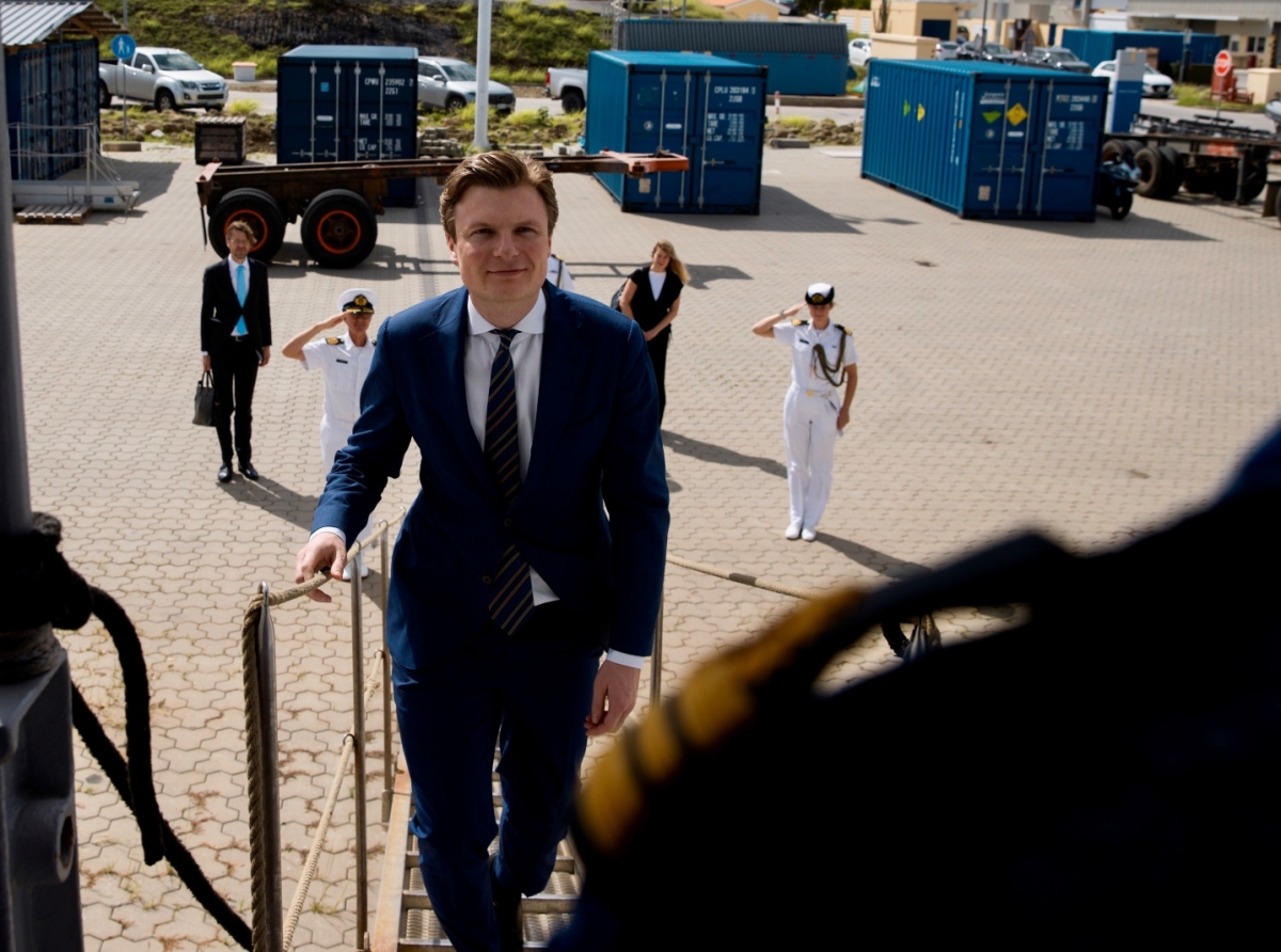 Bishita di Trabou di Minister di Defensa na Region Caribe