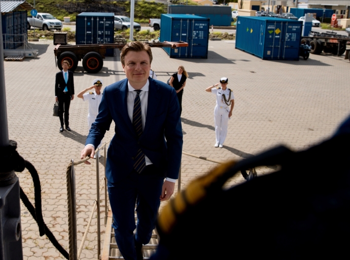 Bishita di Trabou di Minister di Defensa na Region Caribe